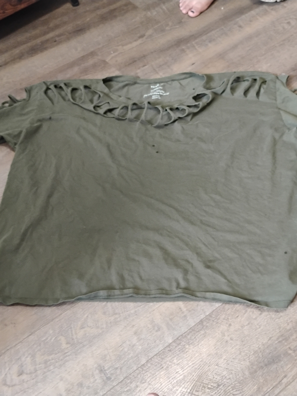 torrid Olive Green Short Sleeve Cutout Shoulder Tee Plus Size (26/28) 100% Cotto